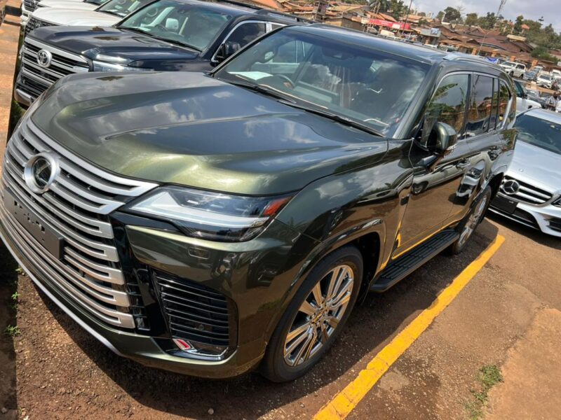 Sahara LandCruiser 300 4WD SUV